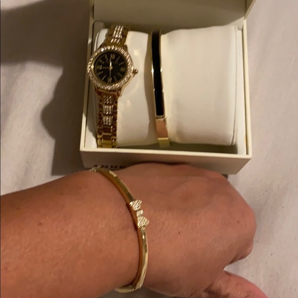 Ladies watch created with Swarovski crystals - Picture 2 of 7